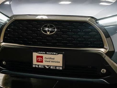 Certified 2023 Toyota Corolla Cross XLE image 9