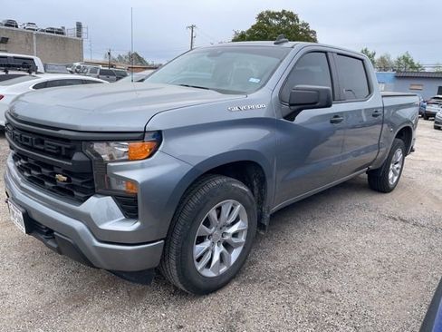 Used 2023 Chevrolet Silverado 1500 Custom image 2