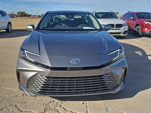 Used 2025 Toyota Camry XLE image 2
