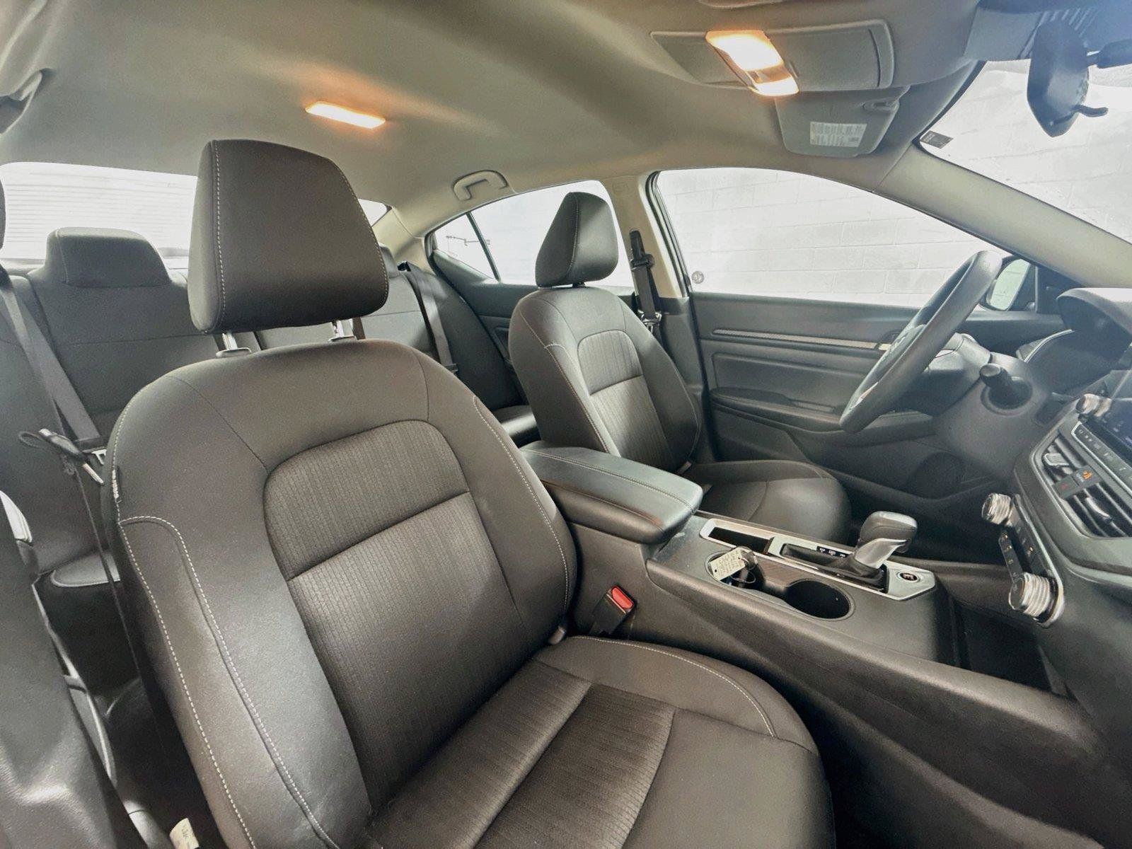 Used 2025 Nissan Altima 2.5 SV FWD image 14