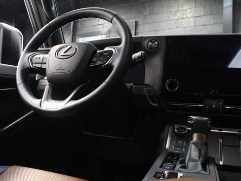 Used 2024 Lexus GX 550 w/ Cold Area Package AWD/4WD image 58