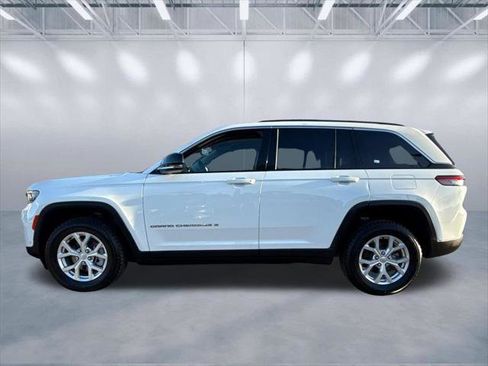 Certified 2023 Jeep Grand Cherokee Limited w/ Luxury Tech Group II AWD/4WD image 3