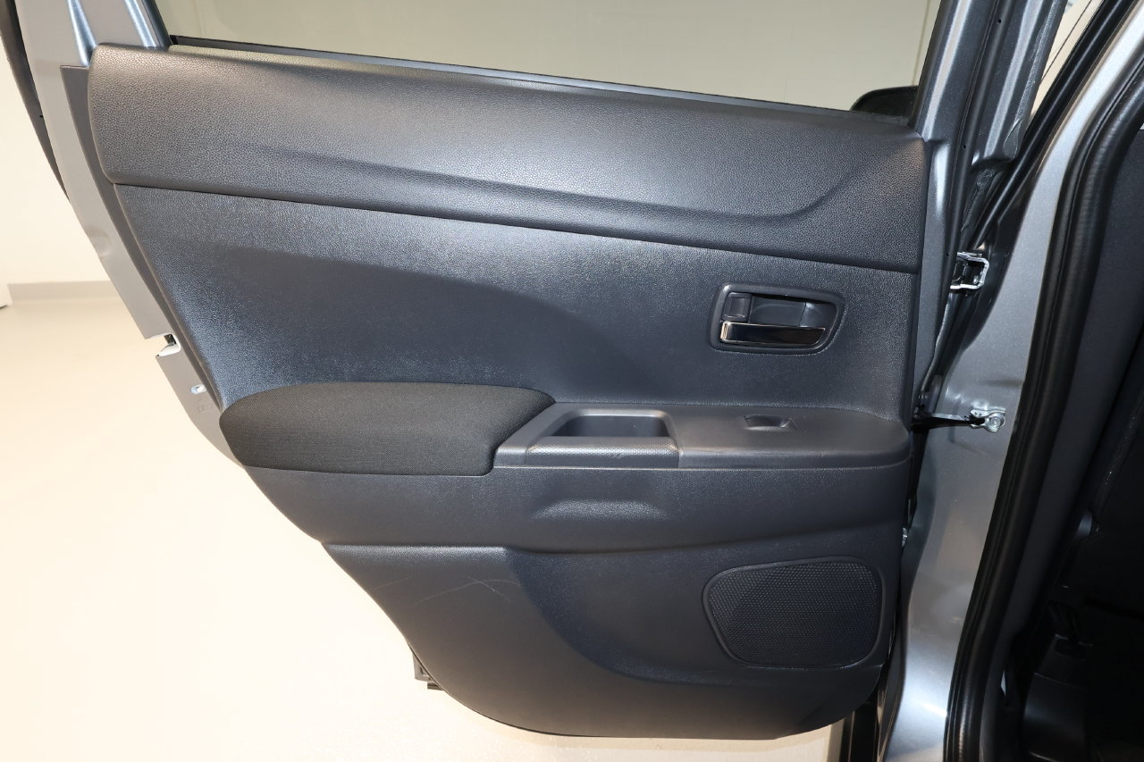 Used 2025 Mitsubishi Outlander Sport LE AWD/4WD image 19