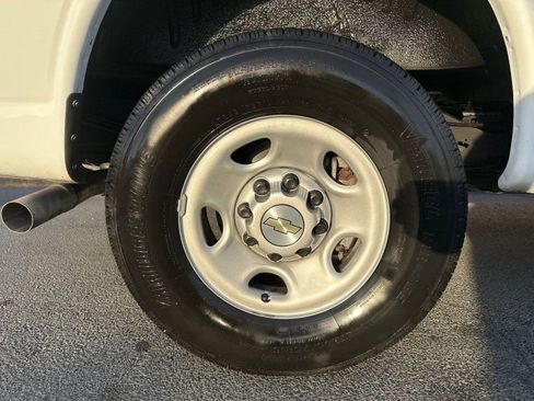Used 2022 Chevrolet Express 2500 w/ Driver Convenience Package image 7