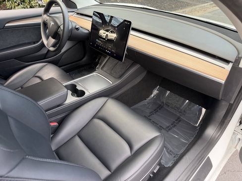Used 2022 Tesla Model 3 Standard Range image 32