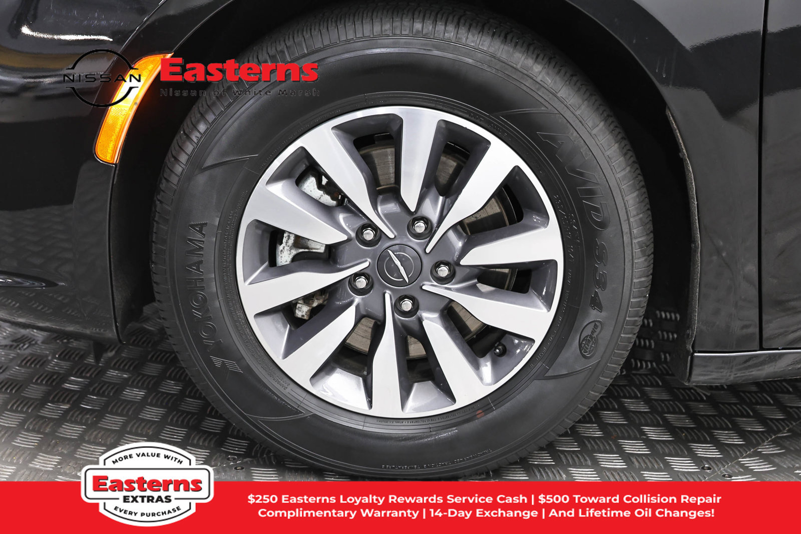Used 2023 Chrysler Pacifica Touring-L FWD image 35