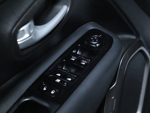 Certified 2023 Jeep Renegade Latitude AWD/4WD image 16