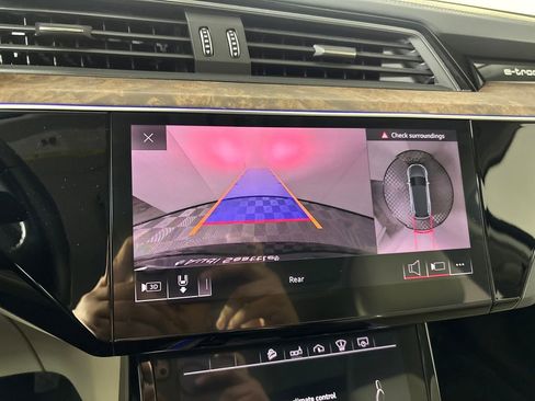Used 2019 Audi e-tron Prestige w/ Prestige Package image 23