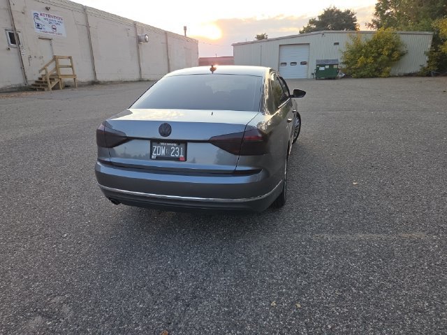 Used 2017 Volkswagen Passat 1.8T SEL Premium FWD image 10