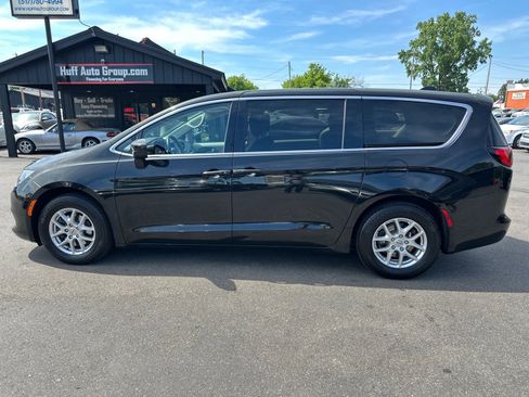 Used 2022 Chrysler Voyager LX FWD image 6