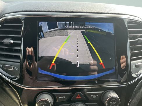 Used 2020 Jeep Grand Cherokee Altitude image 16