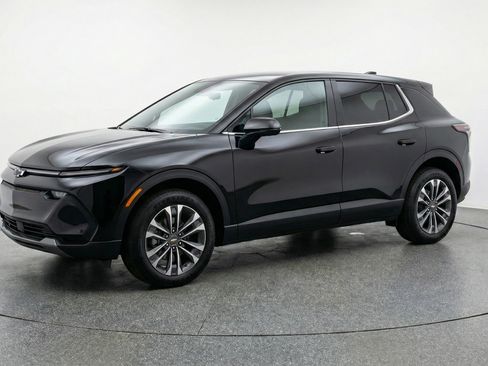 Used 2025 Chevrolet Equinox LT image 3