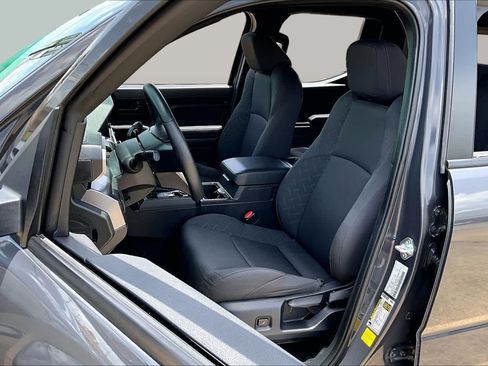 Used 2025 Toyota Tacoma SR5 w/ SR5 Upgrade Package AWD/4WD image 8