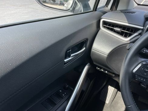 Used 2026 Toyota Corolla Cross XLE FWD image 21
