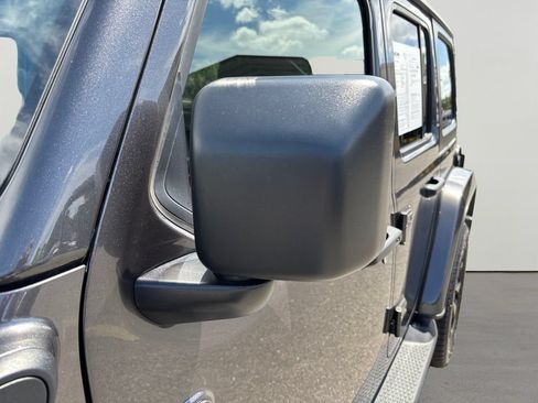 Used 2022 Jeep Wrangler Unlimited Sahara w/ Cold Weather Group AWD/4WD image 11