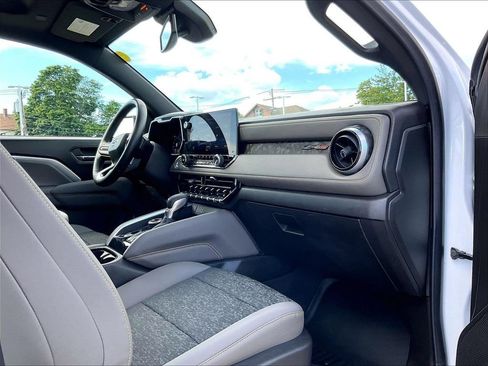 Used 2024 Chevrolet Colorado ZR2 w/ Technology Package AWD/4WD image 14