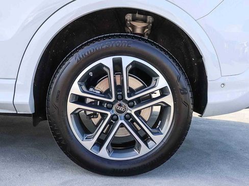 Used 2025 Audi Q5 Premium w/ Convenience Package image 13