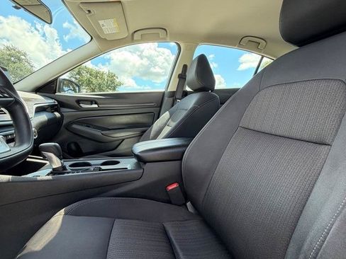 Used 2025 Nissan Altima 2.5 SV FWD image 11