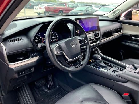 Used 2024 Toyota Grand Highlander Limited image 16