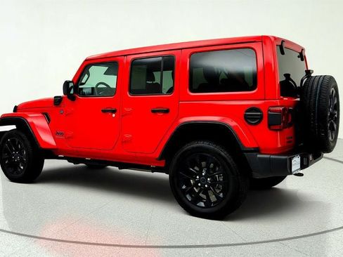 Used 2025 Jeep Wrangler Unlimited Sahara w/ Safety Group AWD/4WD image 7
