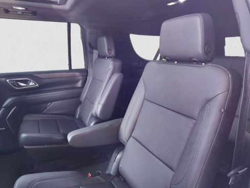 Used 2023 Chevrolet Suburban LT w/ LT Signature Package RWD image 19
