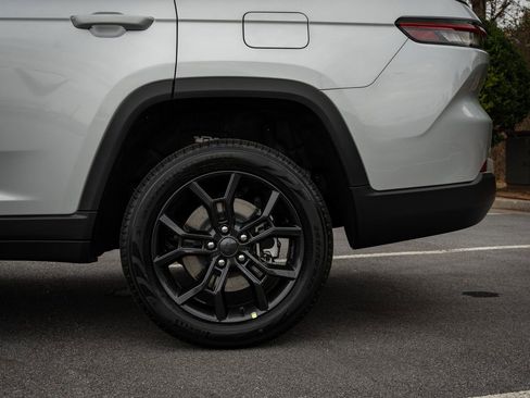 New 2025 Jeep Grand Cherokee L Limited AWD/4WD image 6