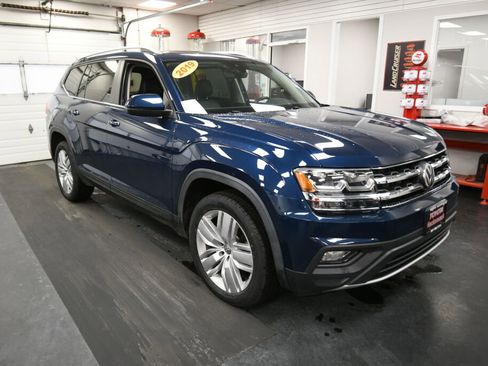 Used 2019 Volkswagen Atlas SE w/ Panoramic Sunroof Package image 2
