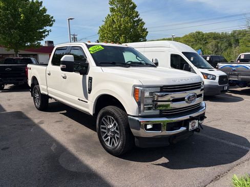 Used 2019 Ford F250 Lariat w/ Lariat Ultimate Package AWD/4WD image 4