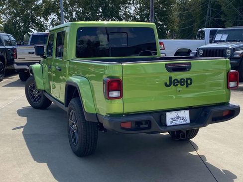 New 2025 Jeep Gladiator Sport image 4
