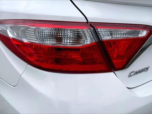 Used 2015 Toyota Camry XSE FWD image 28