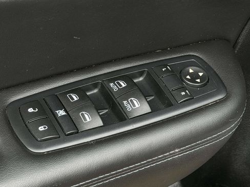 Used 2016 Chrysler 200 S w/ Comfort Group image 11