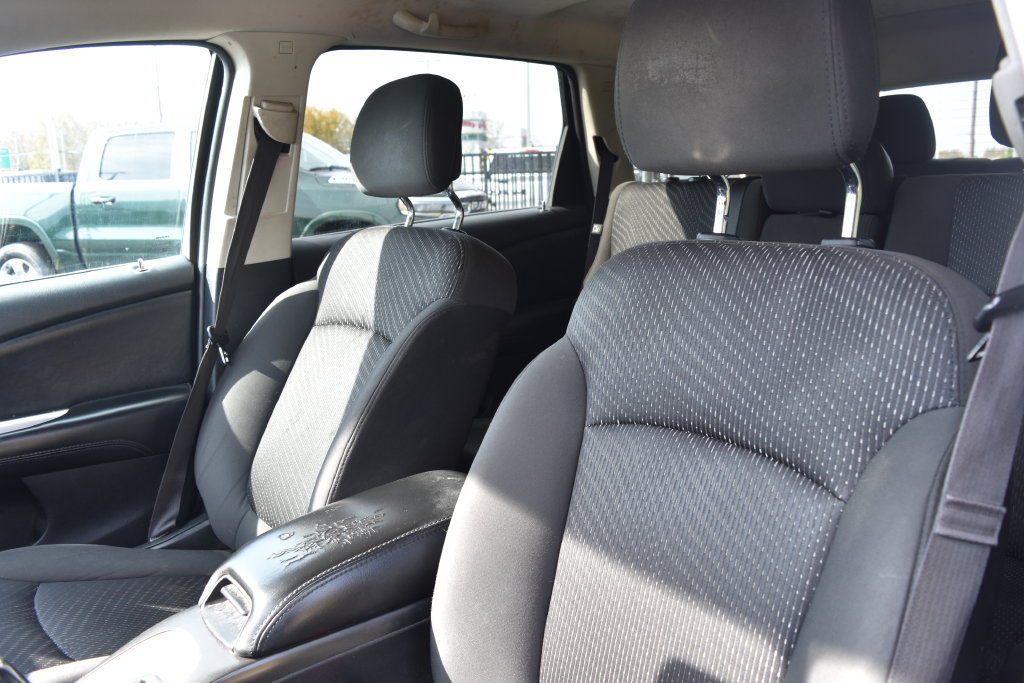 Used 2018 Dodge Journey SE w/ Connectivity Group FWD image 12