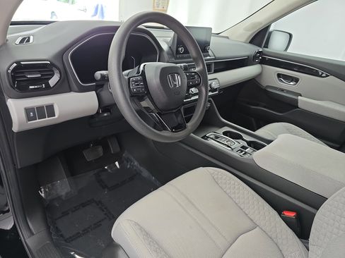 Used 2023 Honda Pilot LX image 16