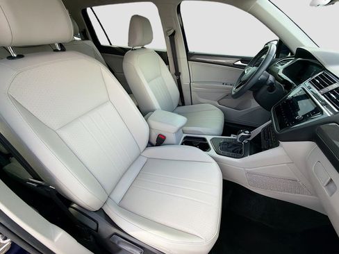 Used 2023 Volkswagen Tiguan SE FWD image 13