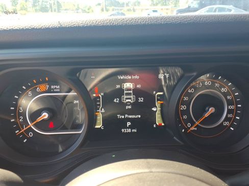 Used 2025 Jeep Wrangler Sport AWD/4WD image 29