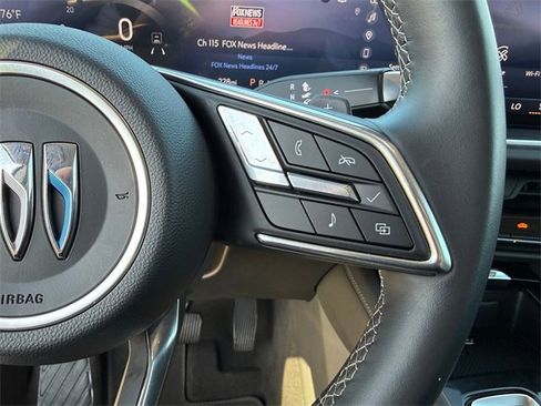 Used 2025 Buick Envision Preferred image 17