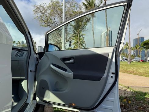 Used 2011 Toyota Prius One image 14