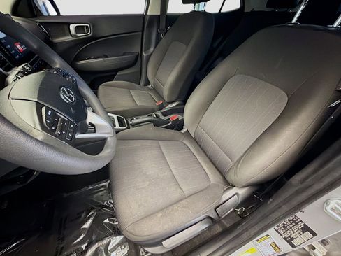 Used 2021 Hyundai Venue SE FWD image 11