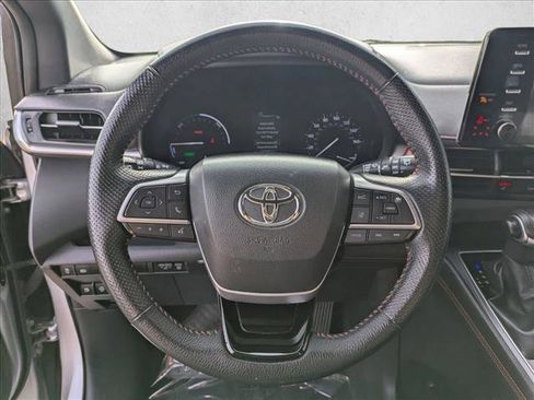 Used 2022 Toyota Sienna XSE image 11