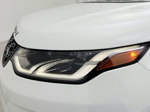 Used 2025 Land Rover Discovery Sport S image 31