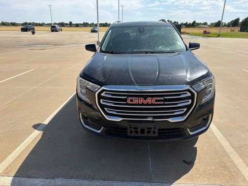 Used 2024 GMC Terrain SLT AWD/4WD image 2