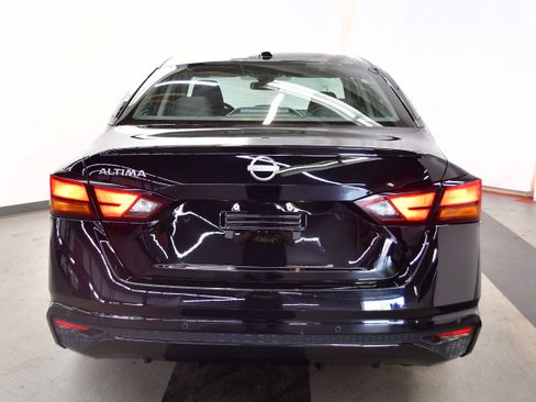 Used 2025 Nissan Altima 2.5 SV FWD image 6
