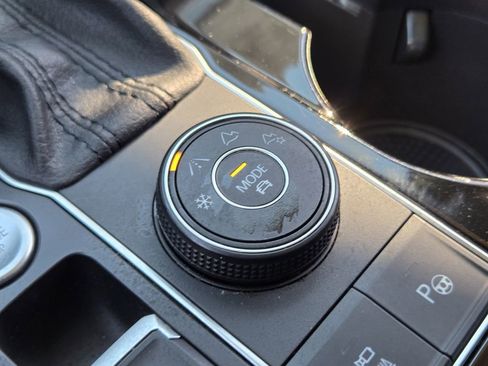 Used 2021 Volkswagen Atlas SEL Premium image 24