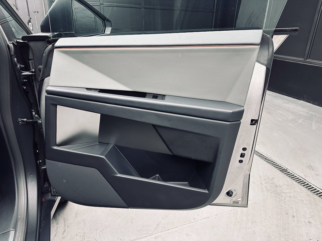 Used 2024 Tesla Cybertruck AWD Crew Cab image 22