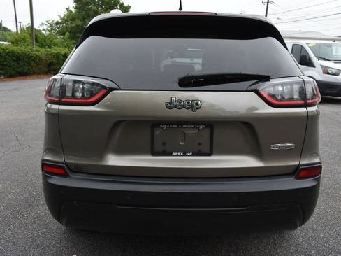 Used 2019 Jeep Cherokee Latitude Plus w/ Comfort/Convenience Group FWD image 6