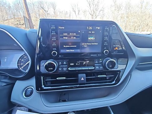 Used 2021 Toyota Highlander XLE image 14