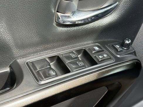 Used 2023 Nissan Titan PRO-4X w/ Pro-4x Convenience Package AWD/4WD image 17