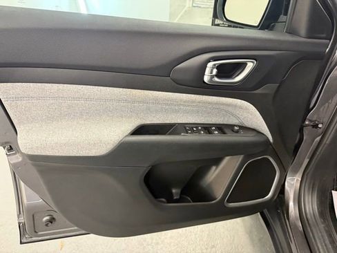 Used 2024 Jeep Compass Sport image 13