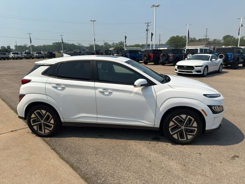 Used 2023 Hyundai Kona Limited w/ Cargo Package image 6