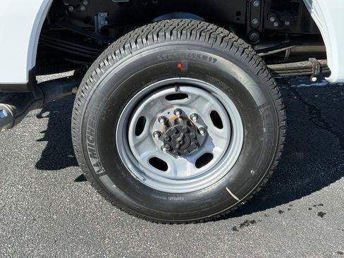 New 2026 Ford F350 XL w/ XL Chrome Package AWD/4WD image 4